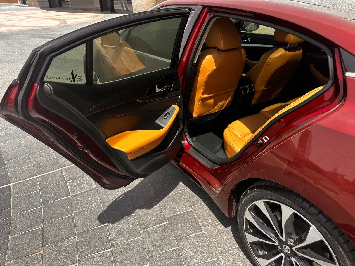 Car image 13