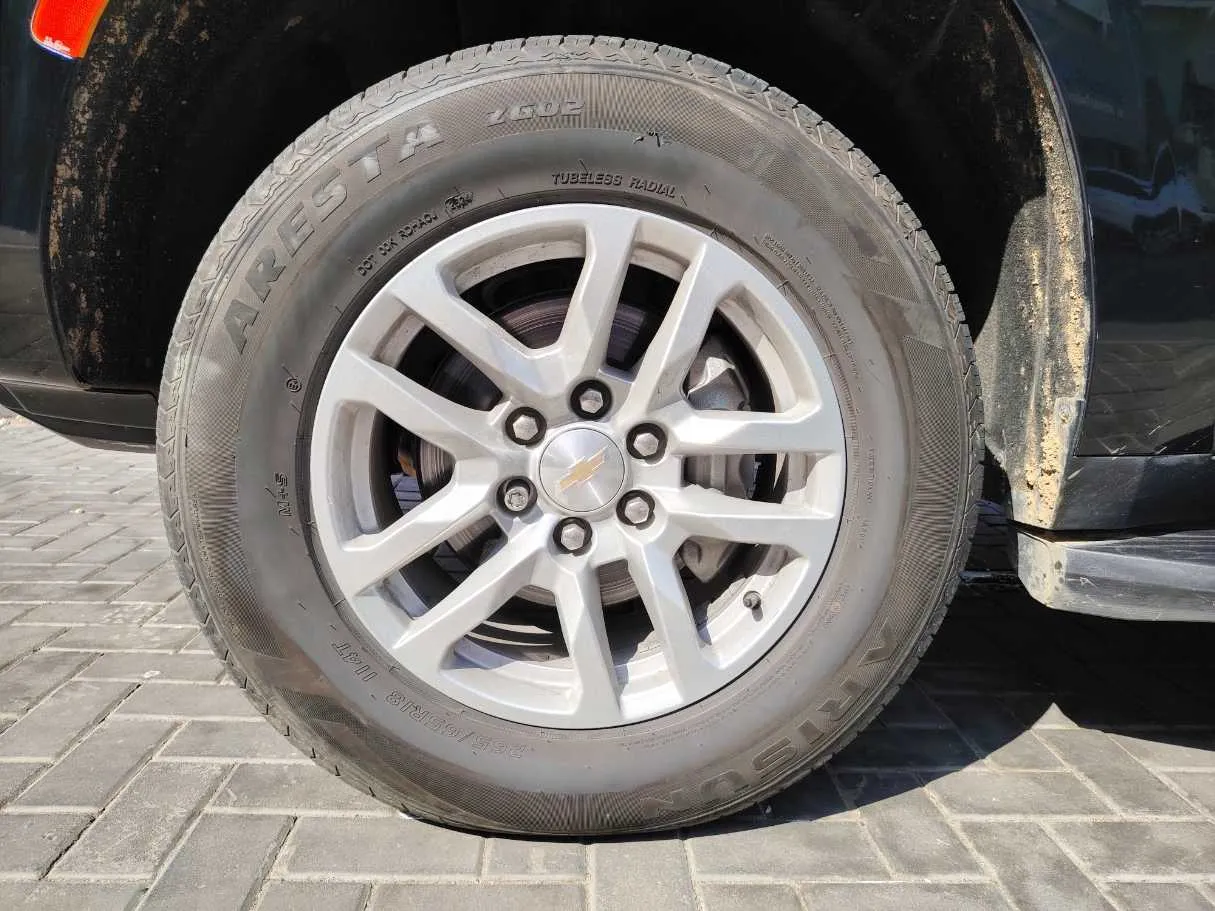 Car image 9