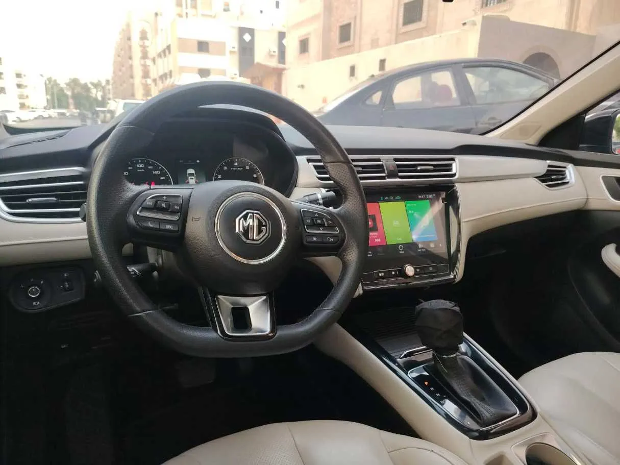 Car image 25