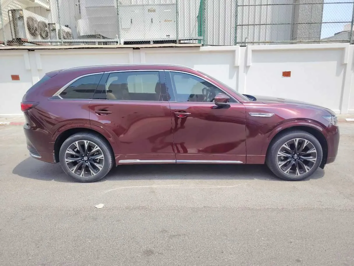 Car image 4