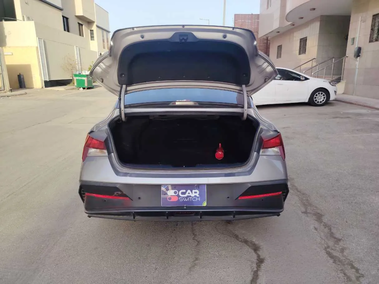 Car image 25