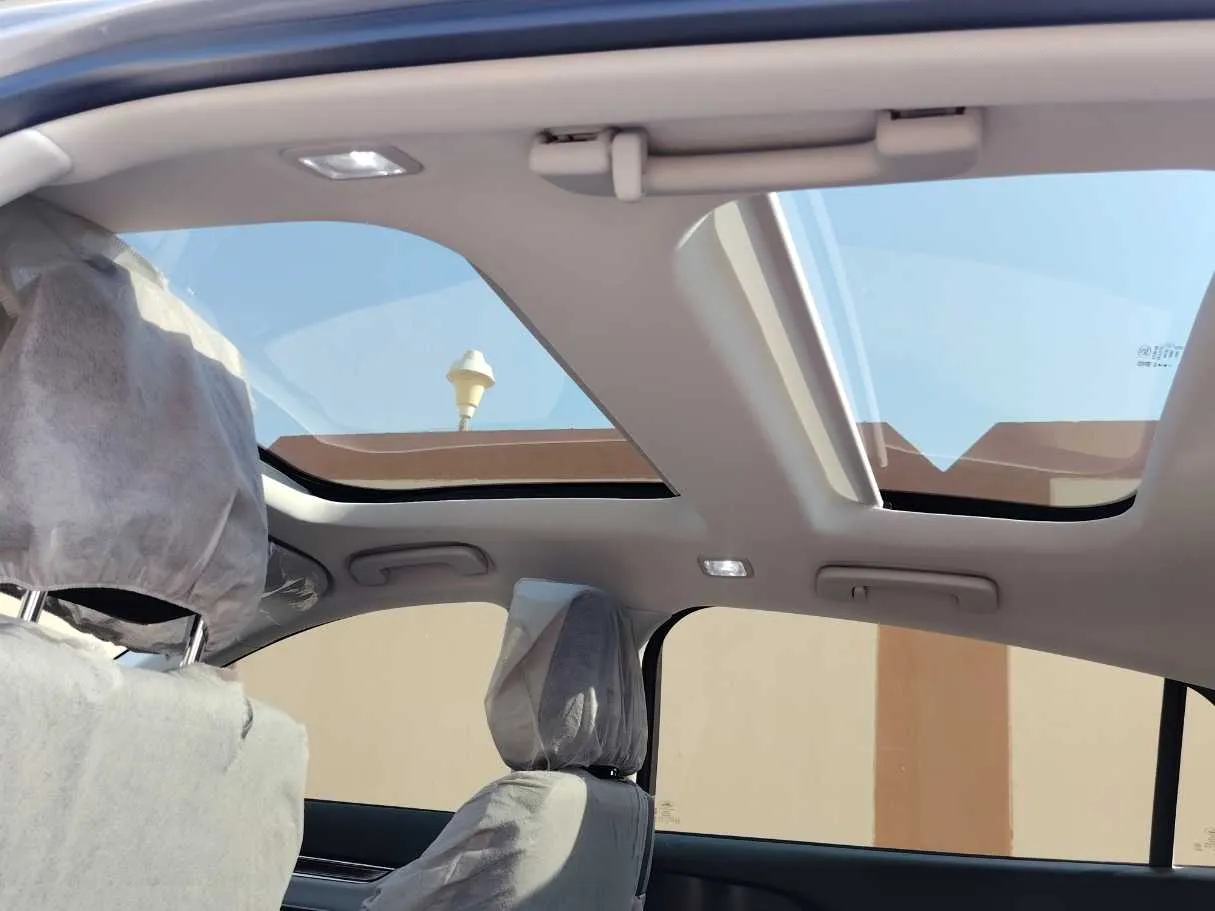 Car image 15