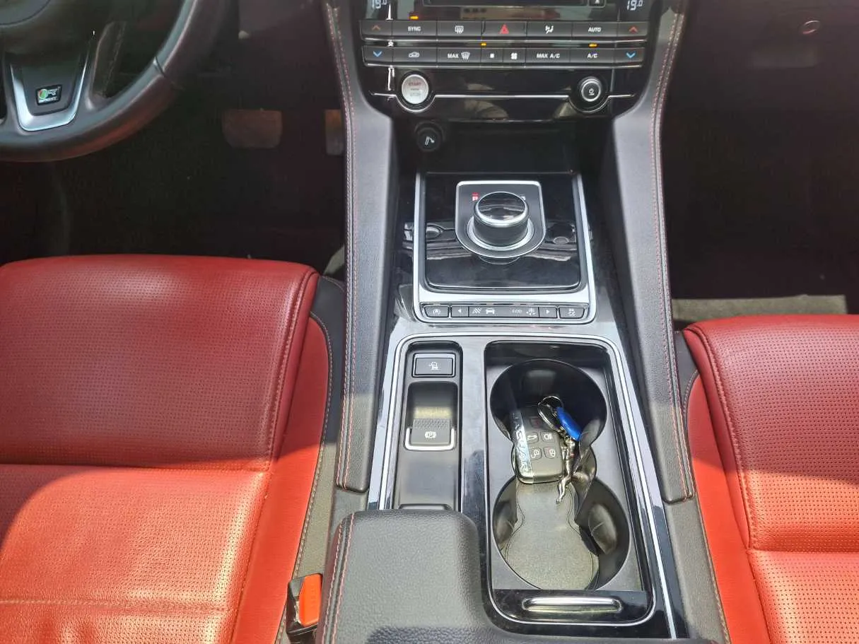 Car image 15
