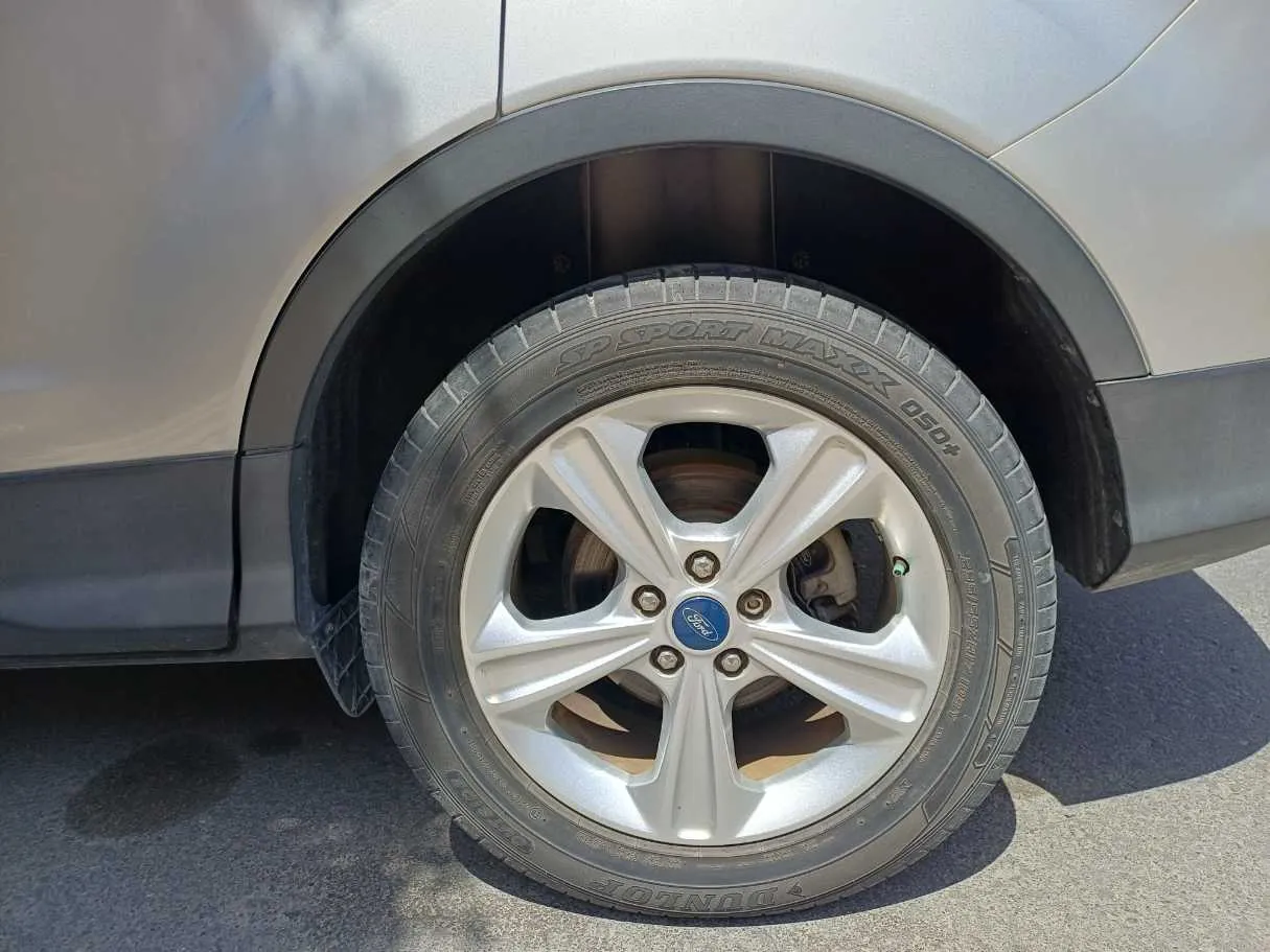 Car image 9