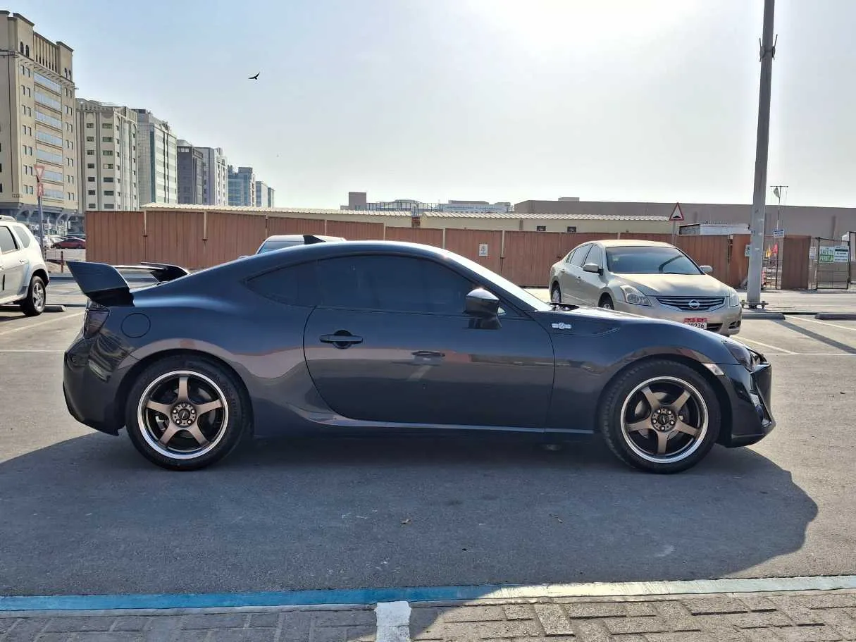 Car image 8