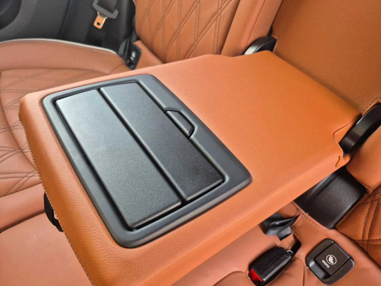 Car image 28