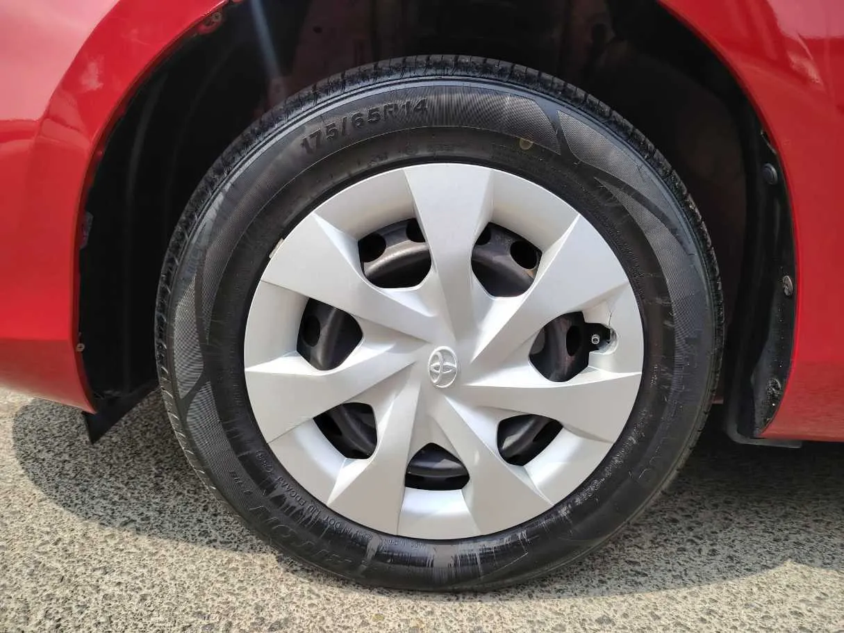 Car image 10