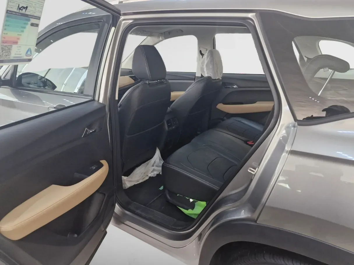 Car image 6