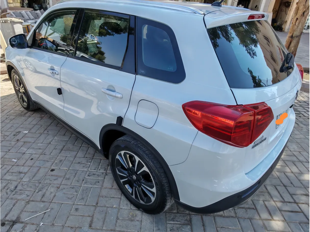 Car image 12