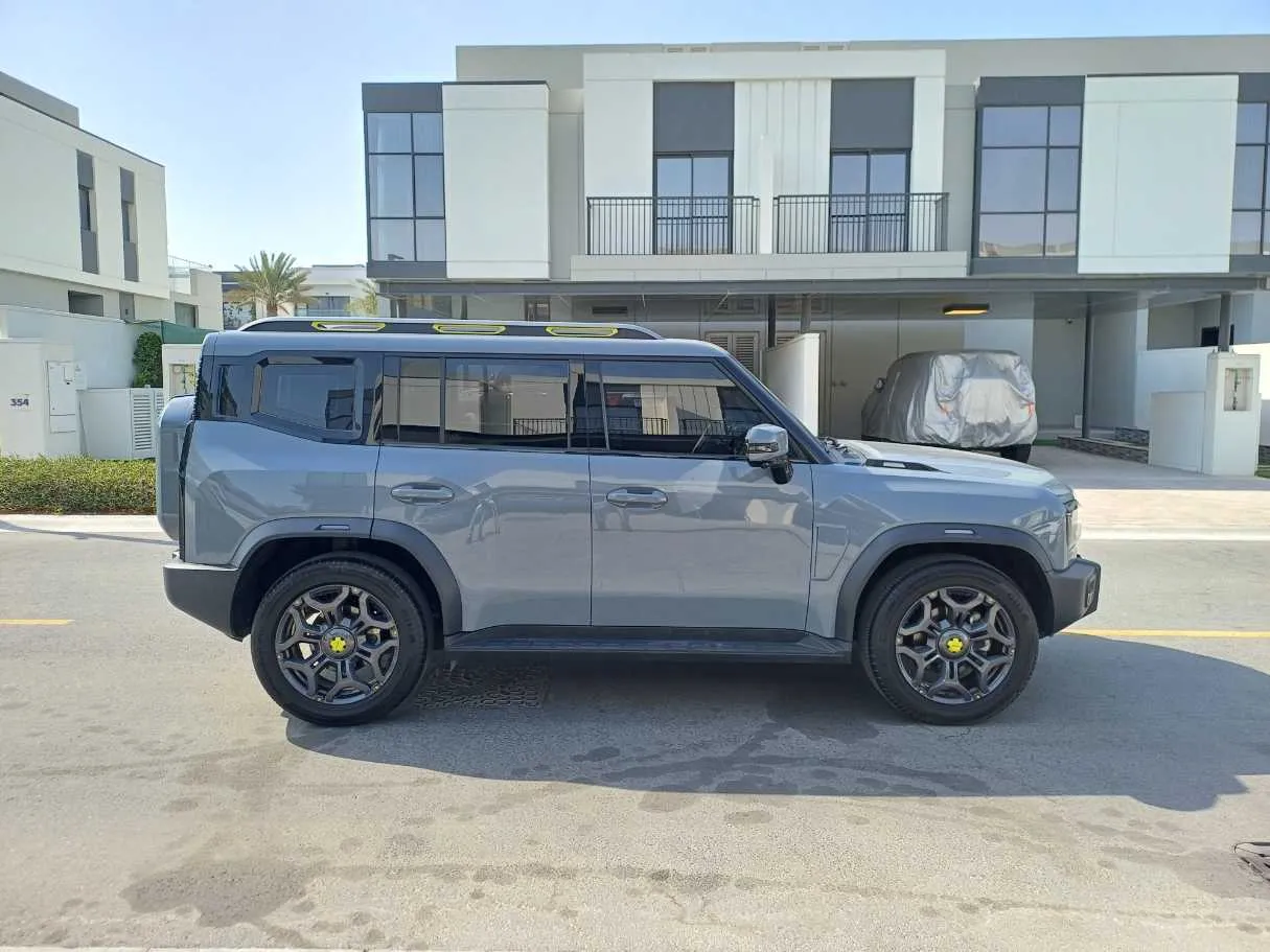 Car image 8