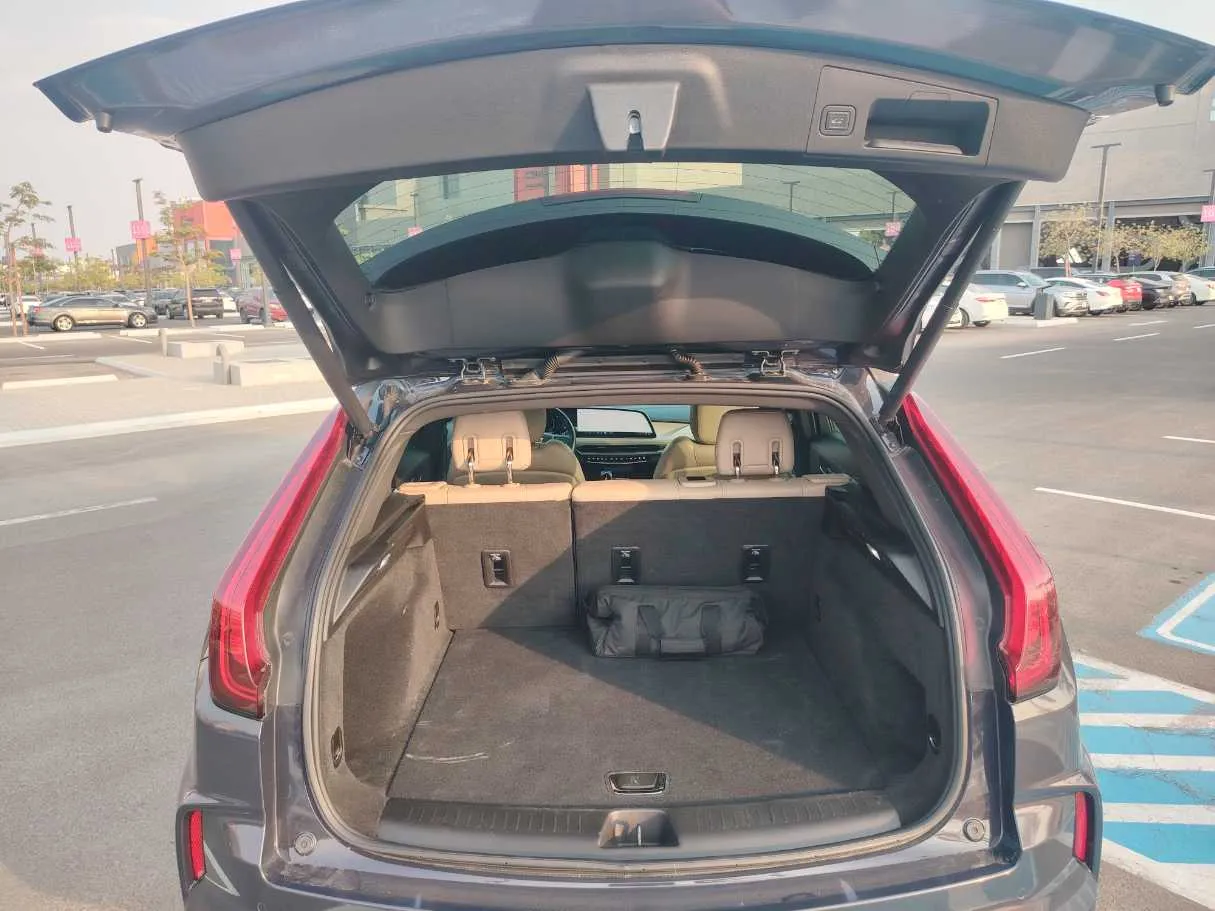 Car image 25