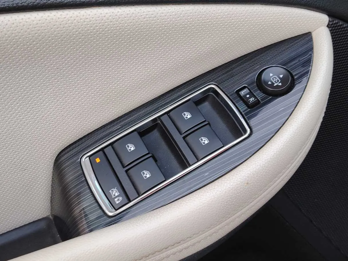 Car image 33