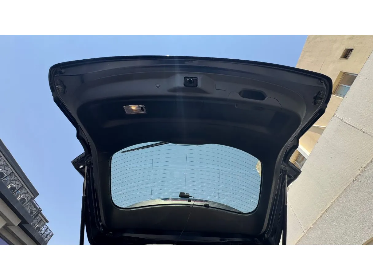 Car image 22