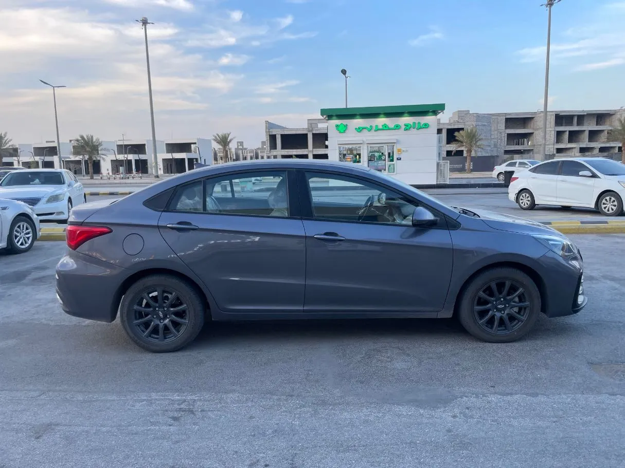 Car image 4