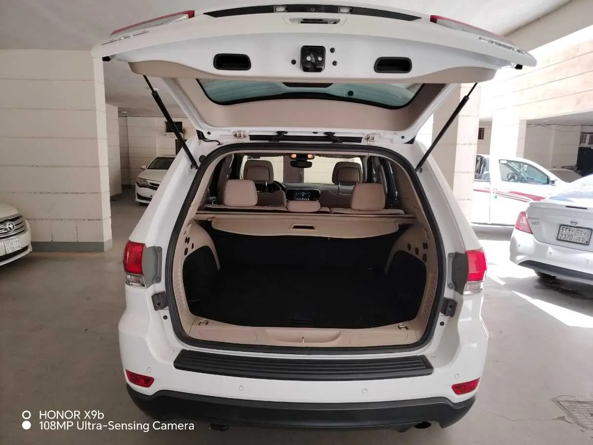 Car image 30