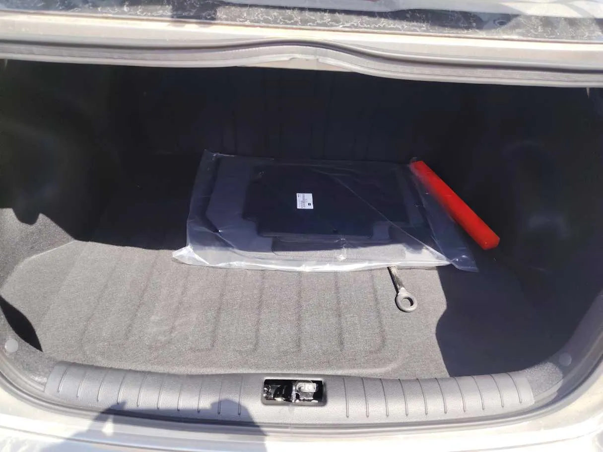 Car image 26