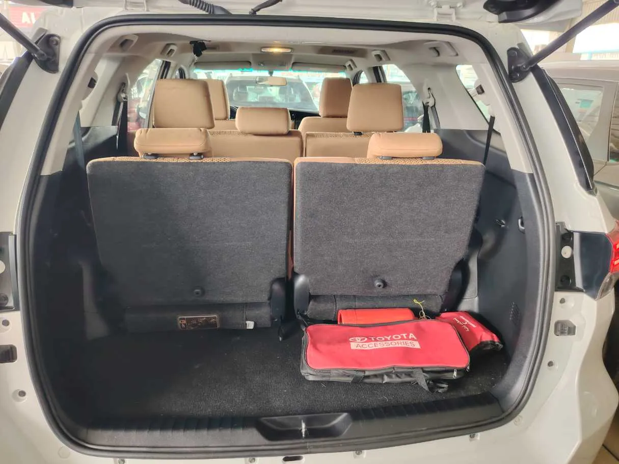 Car image 29