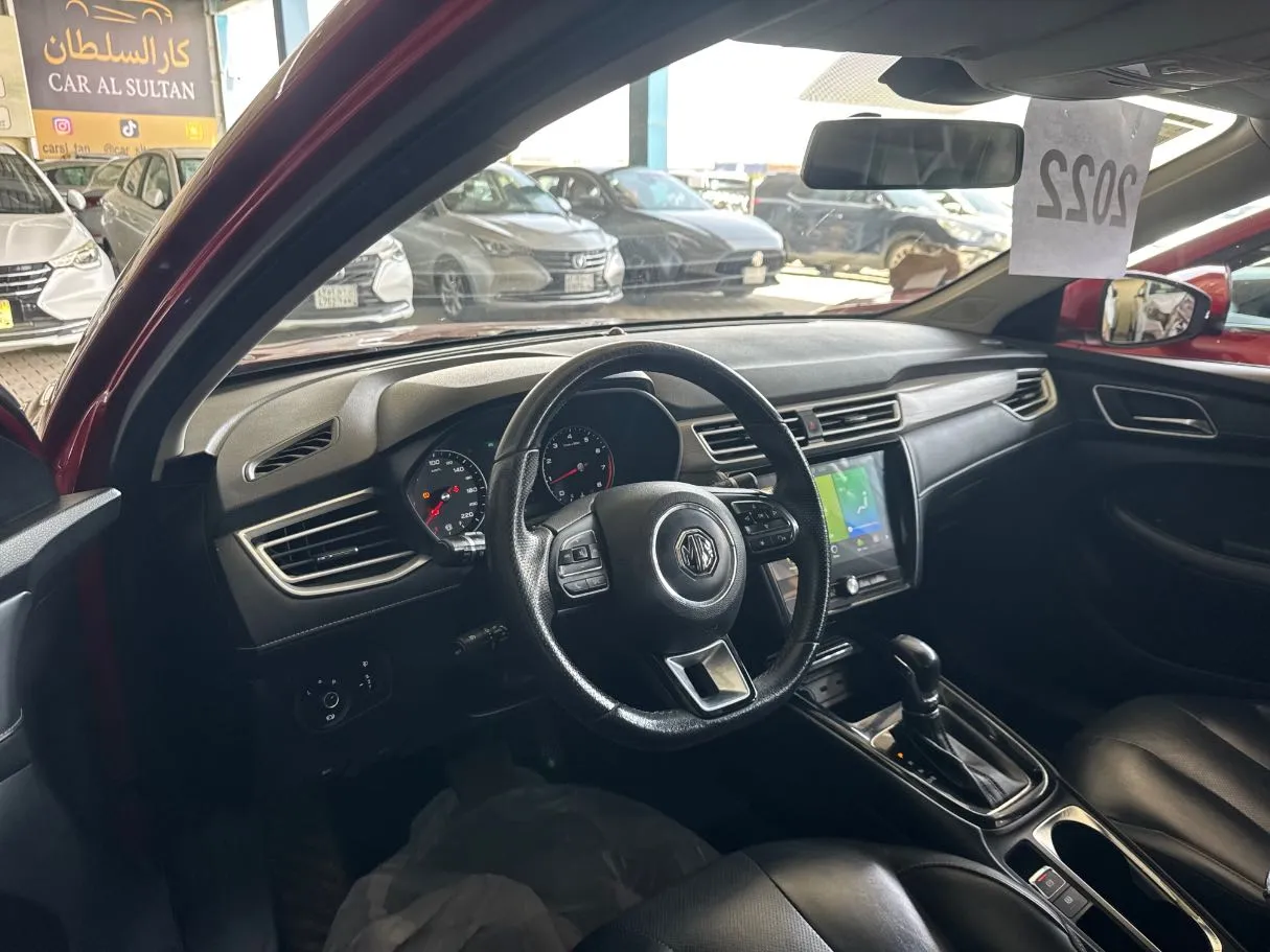 Car image 14