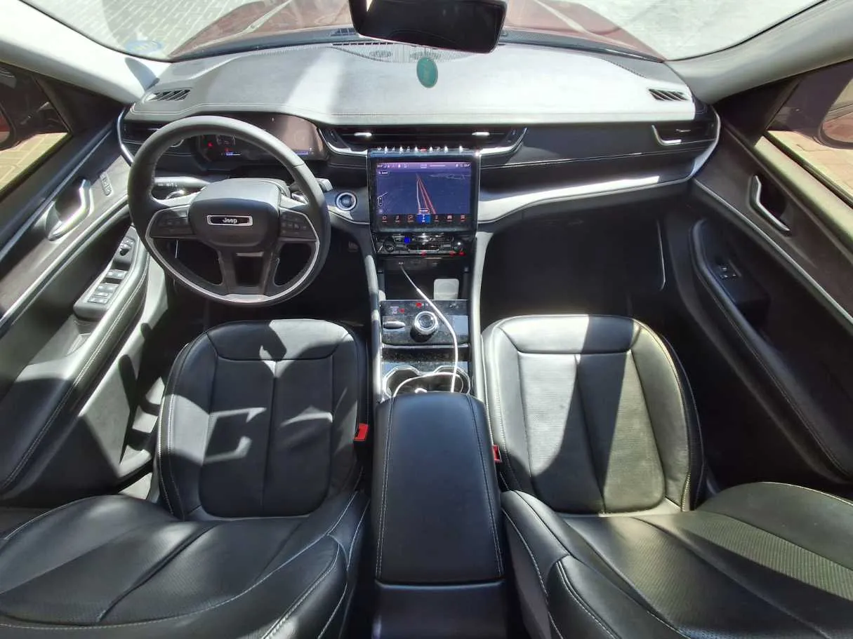 Car image 15