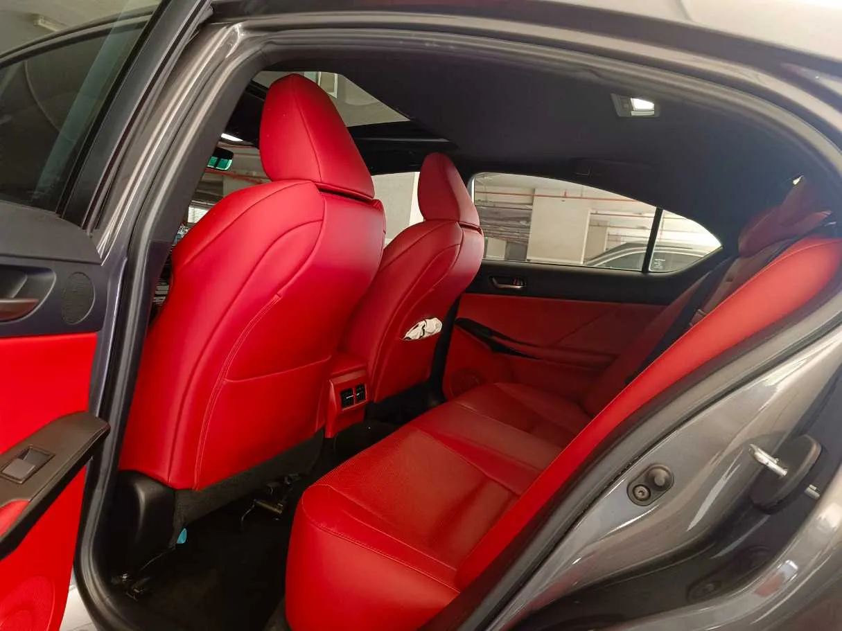 Car image 16