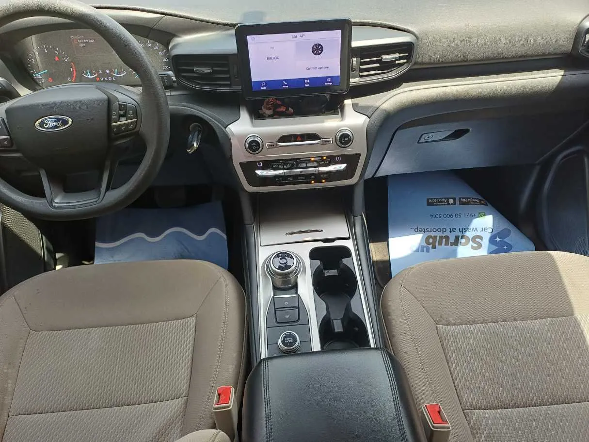 Car image 15
