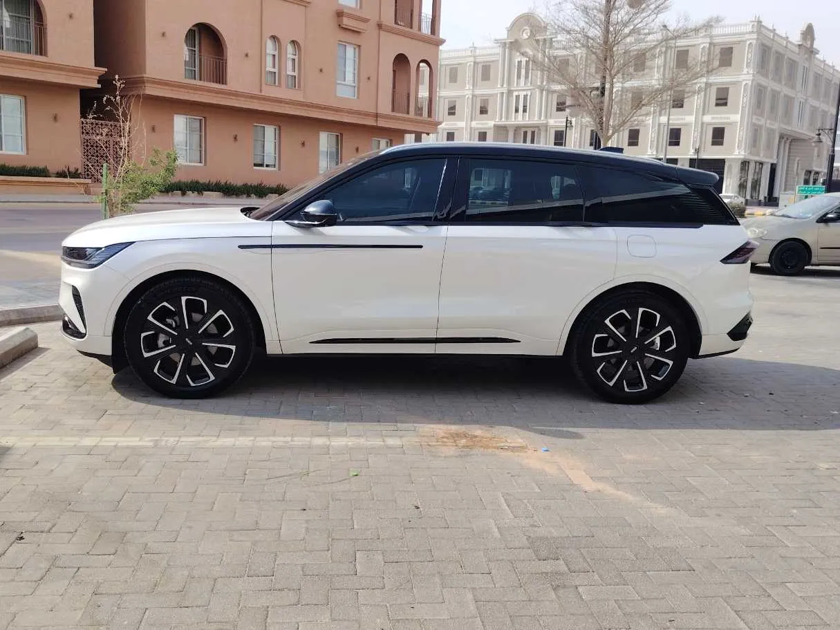 Car image 8