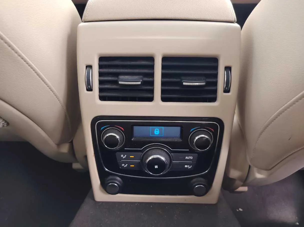 Car image 28