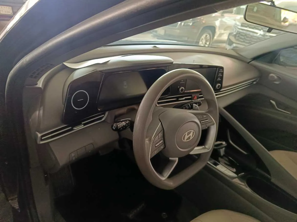 Car image 11