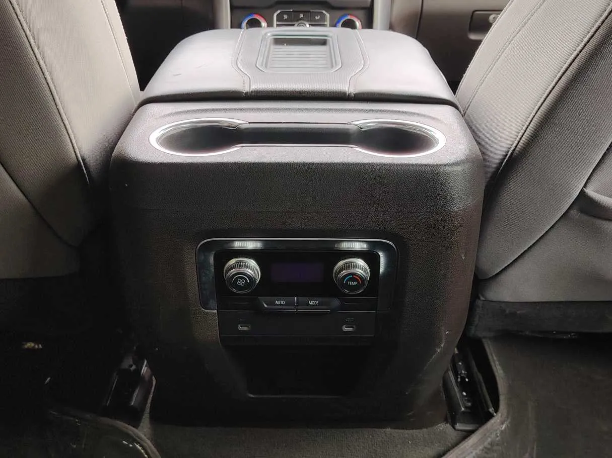 Car image 29