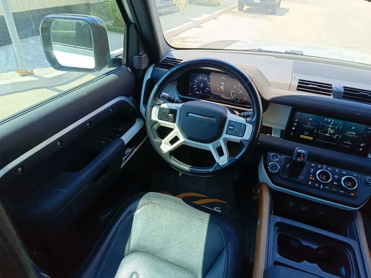 Car image 25
