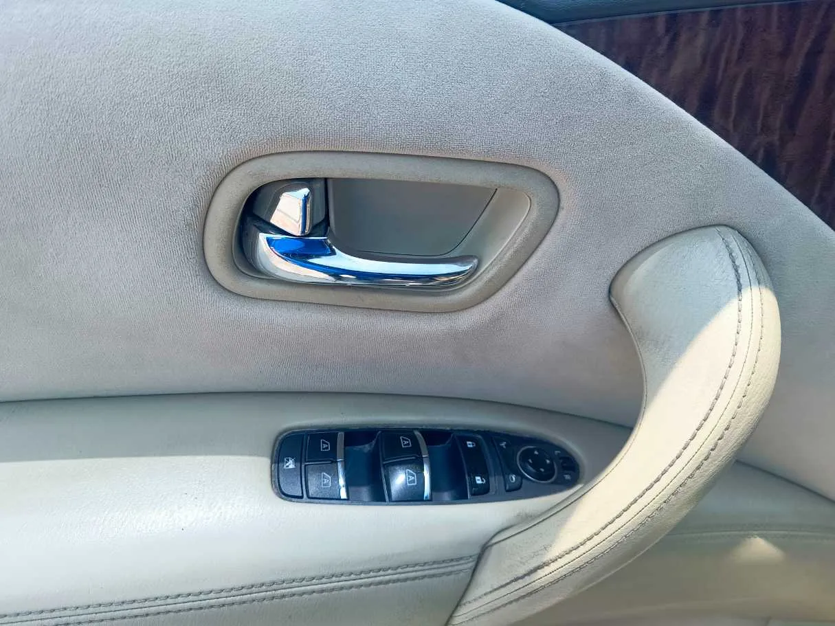 Car image 29