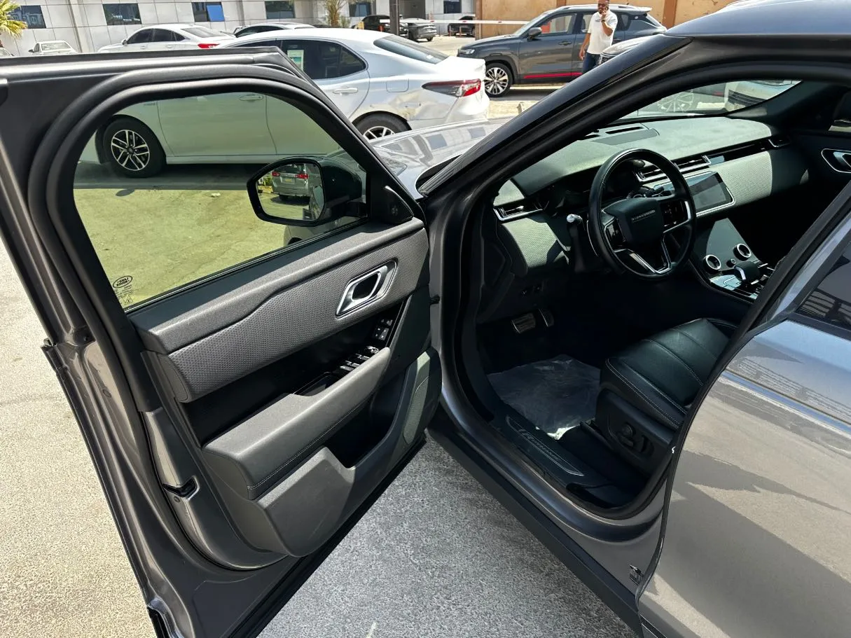 Car image 11