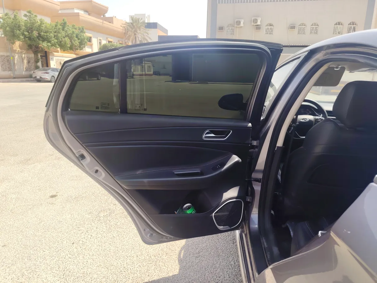 Car image 15