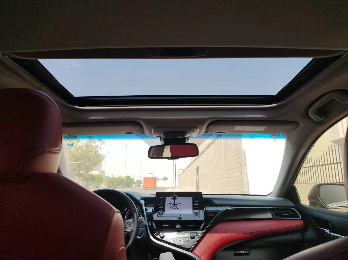 Car image 17