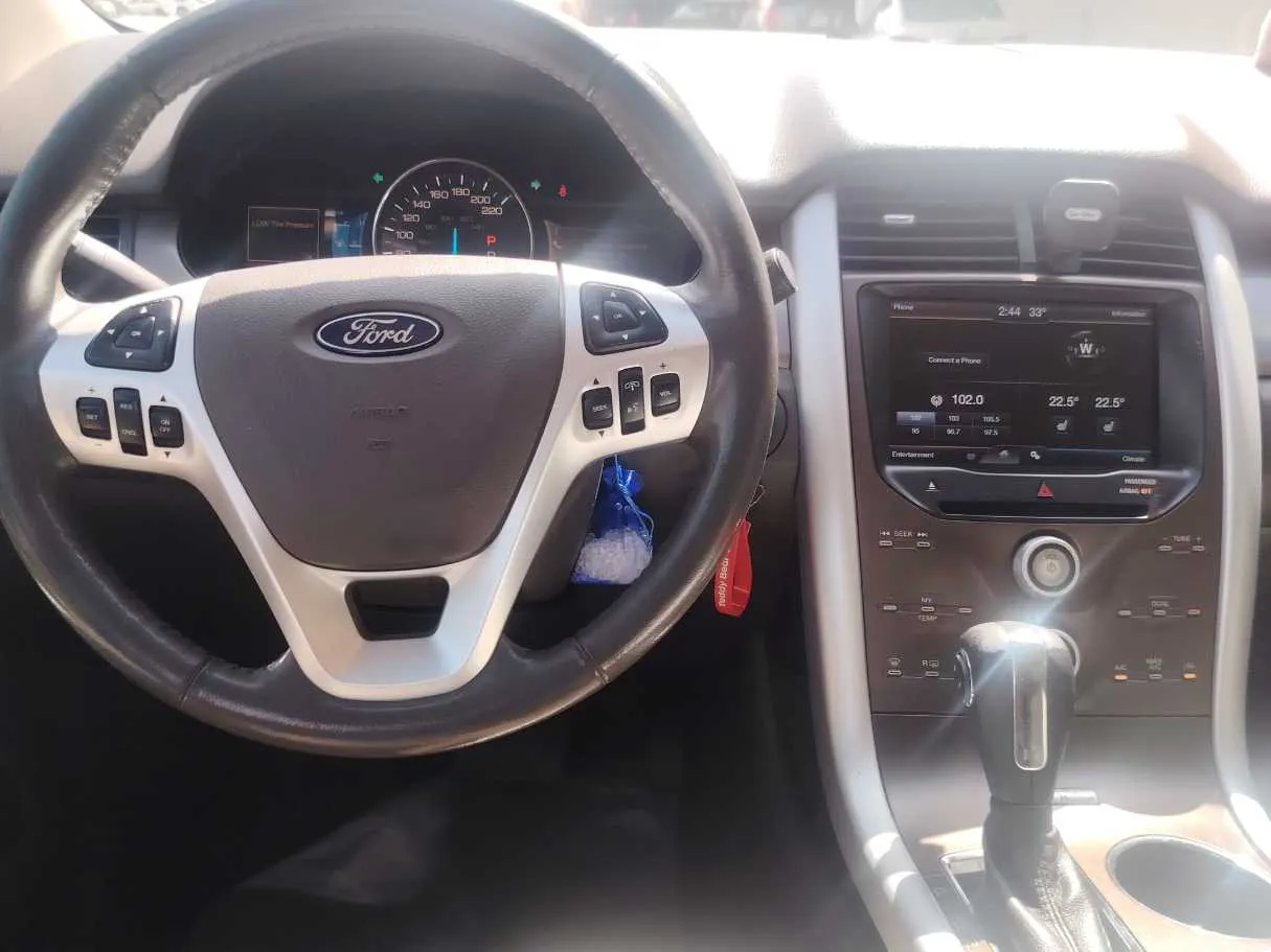 Car image 17