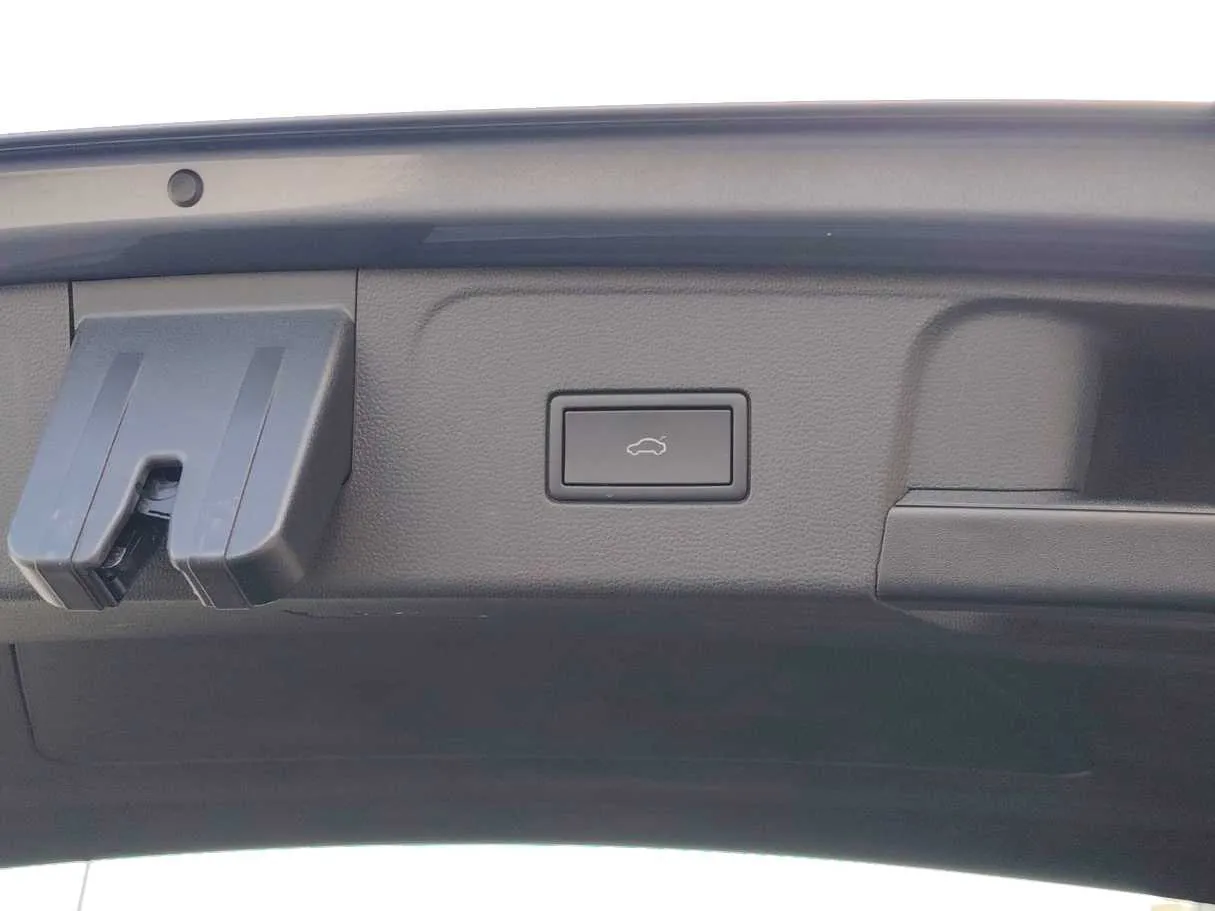 Car image 34