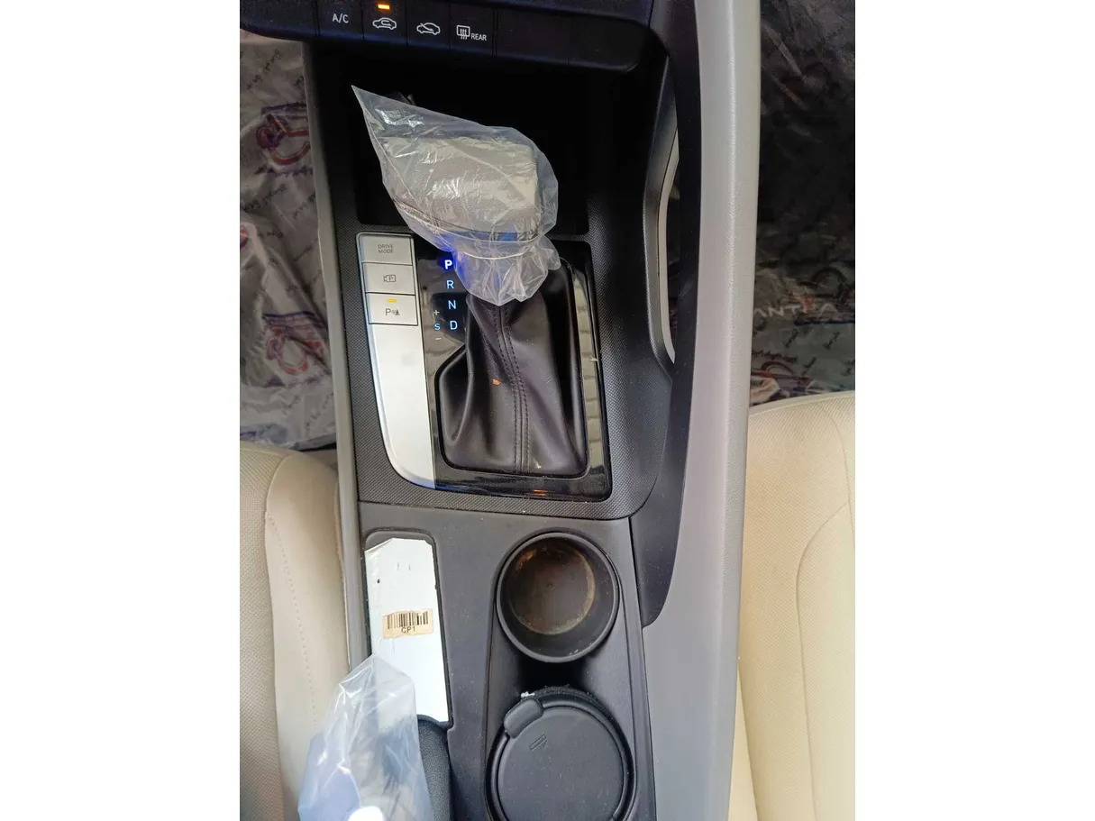 Car image 18