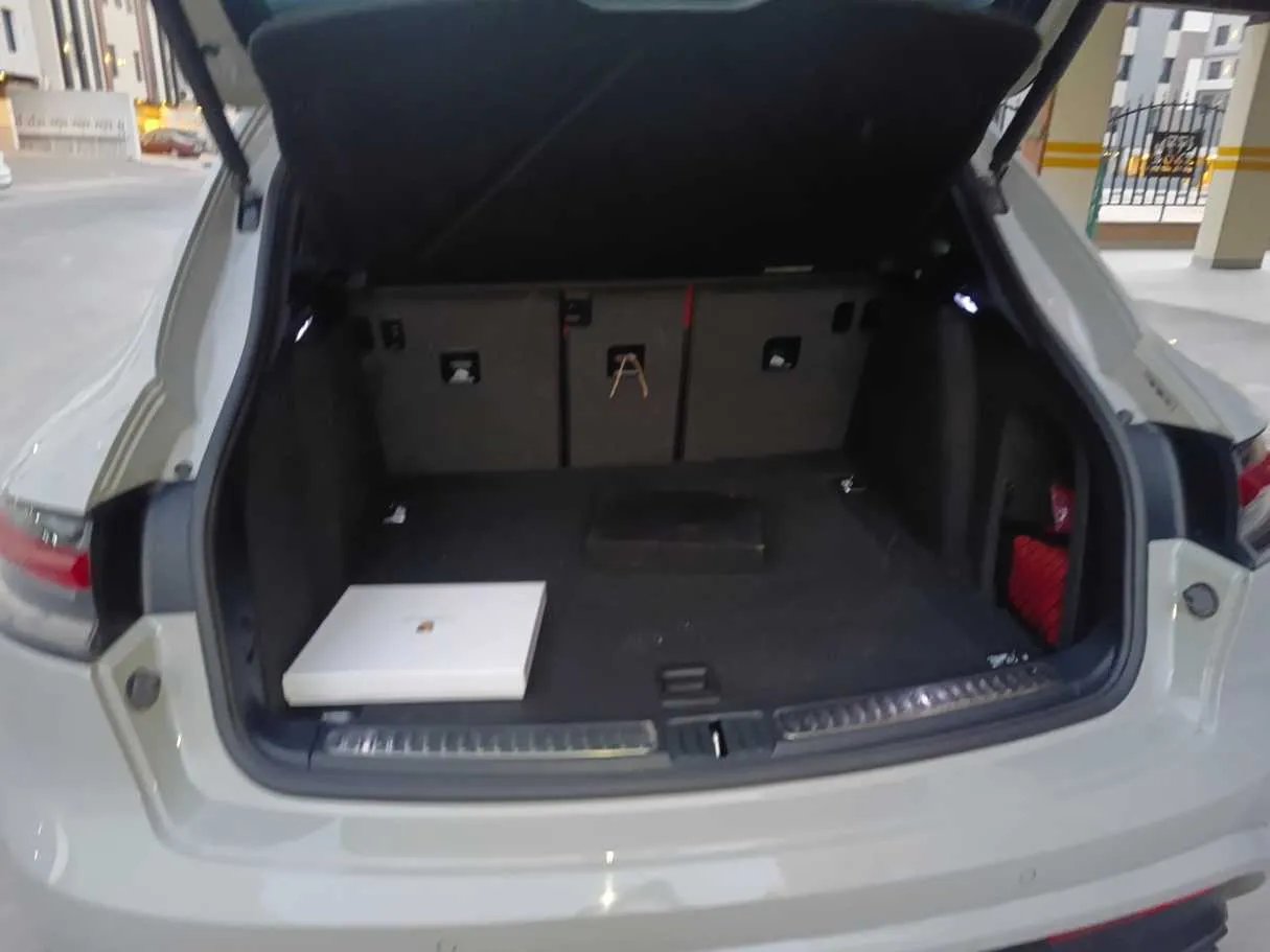 Car image 30