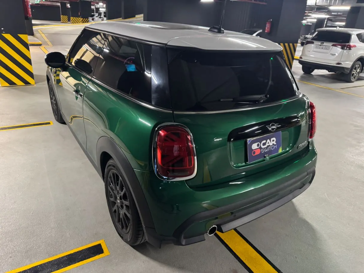Car image 7