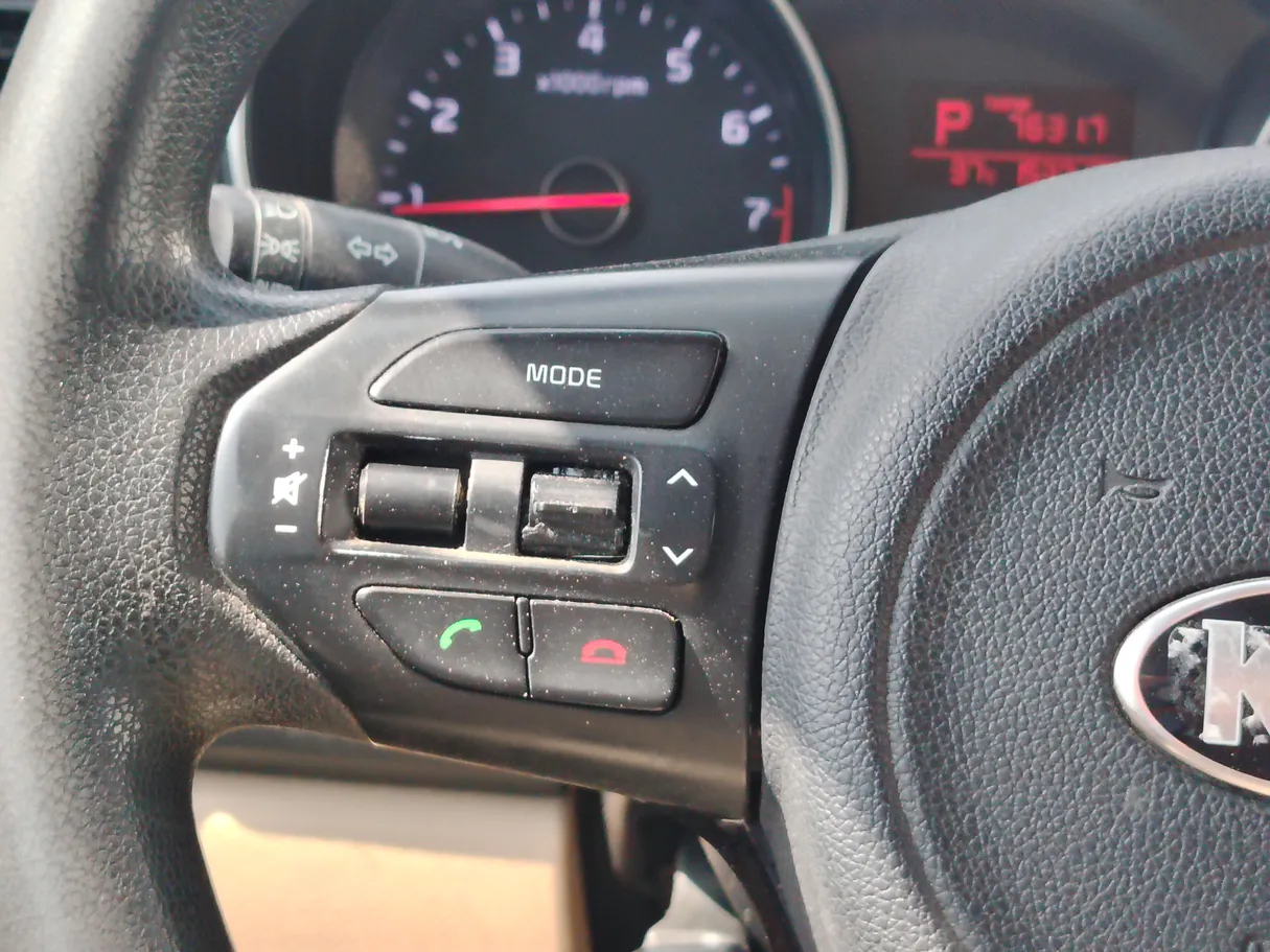 Car image 30