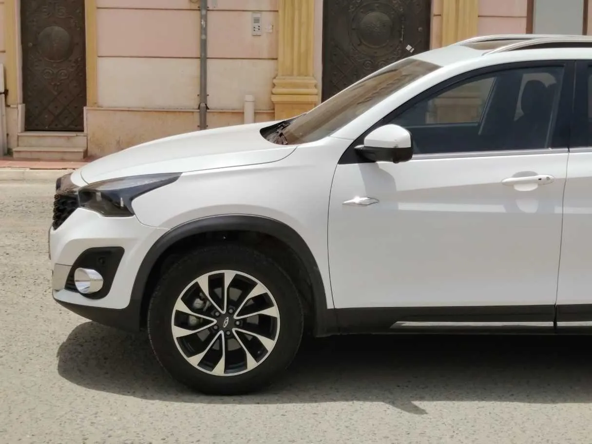 Car image 9