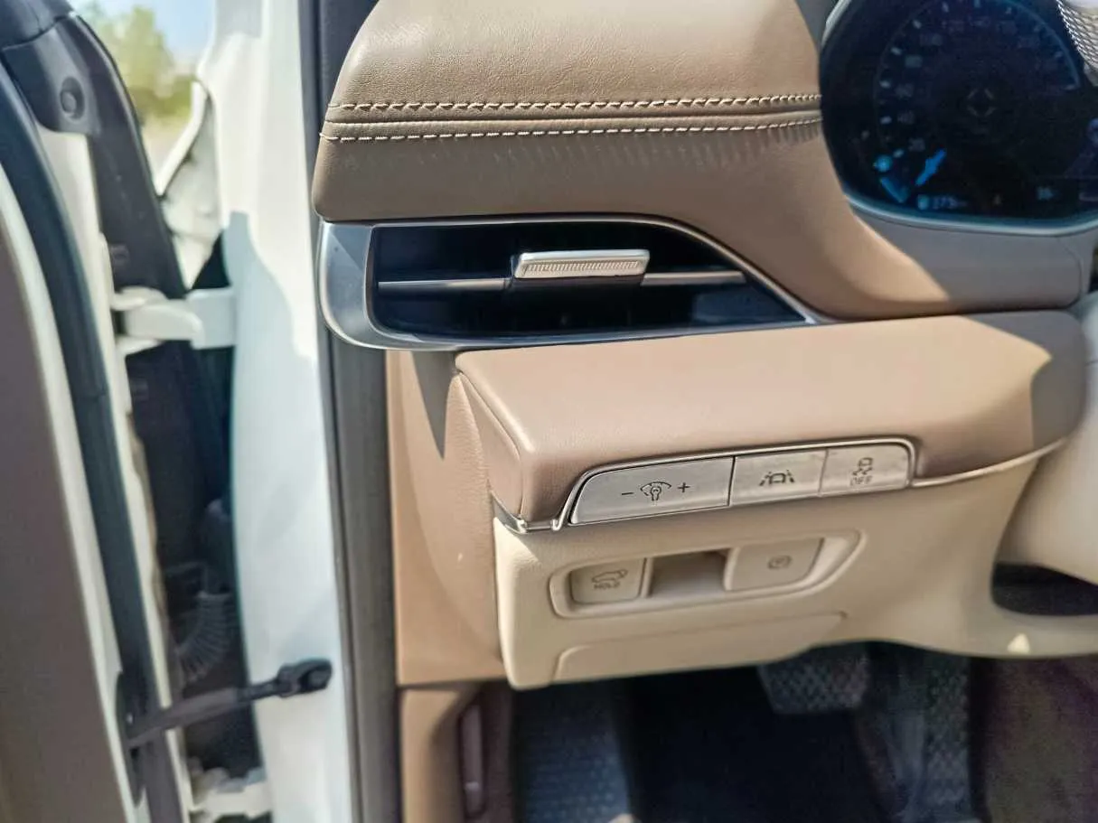 Car image 37