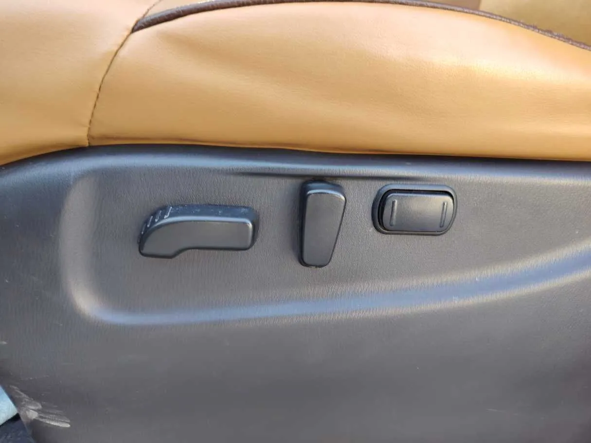 Car image 33
