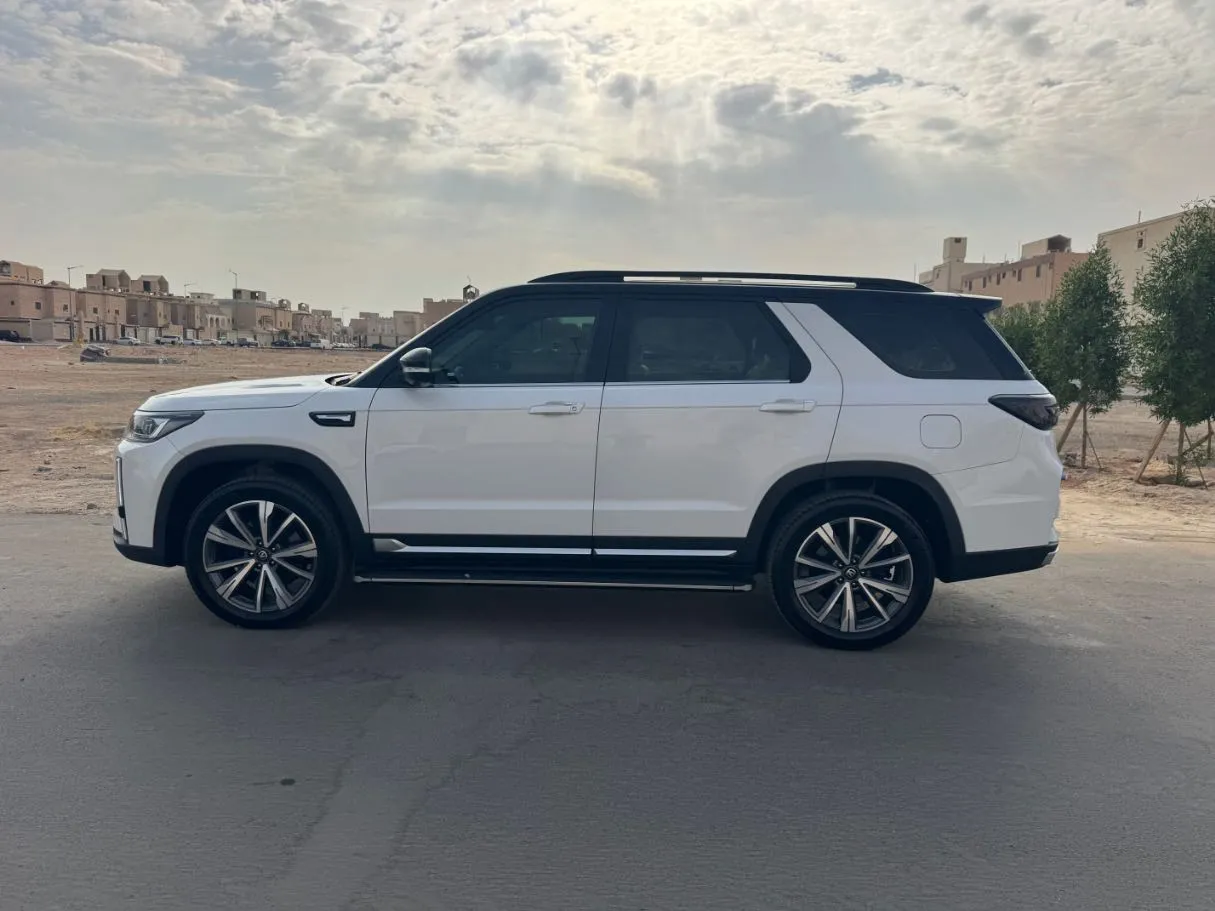 Car image 8