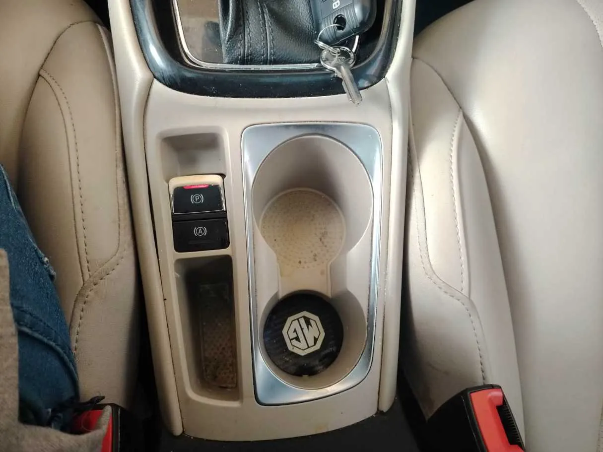Car image 25