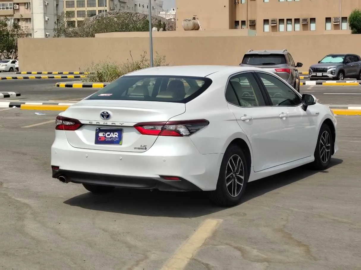 Car image 5
