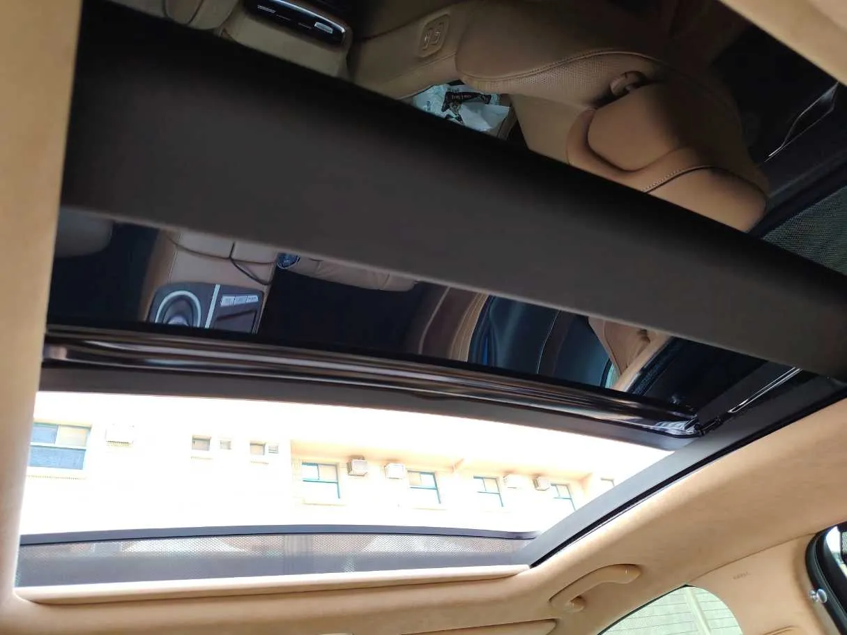 Car image 28