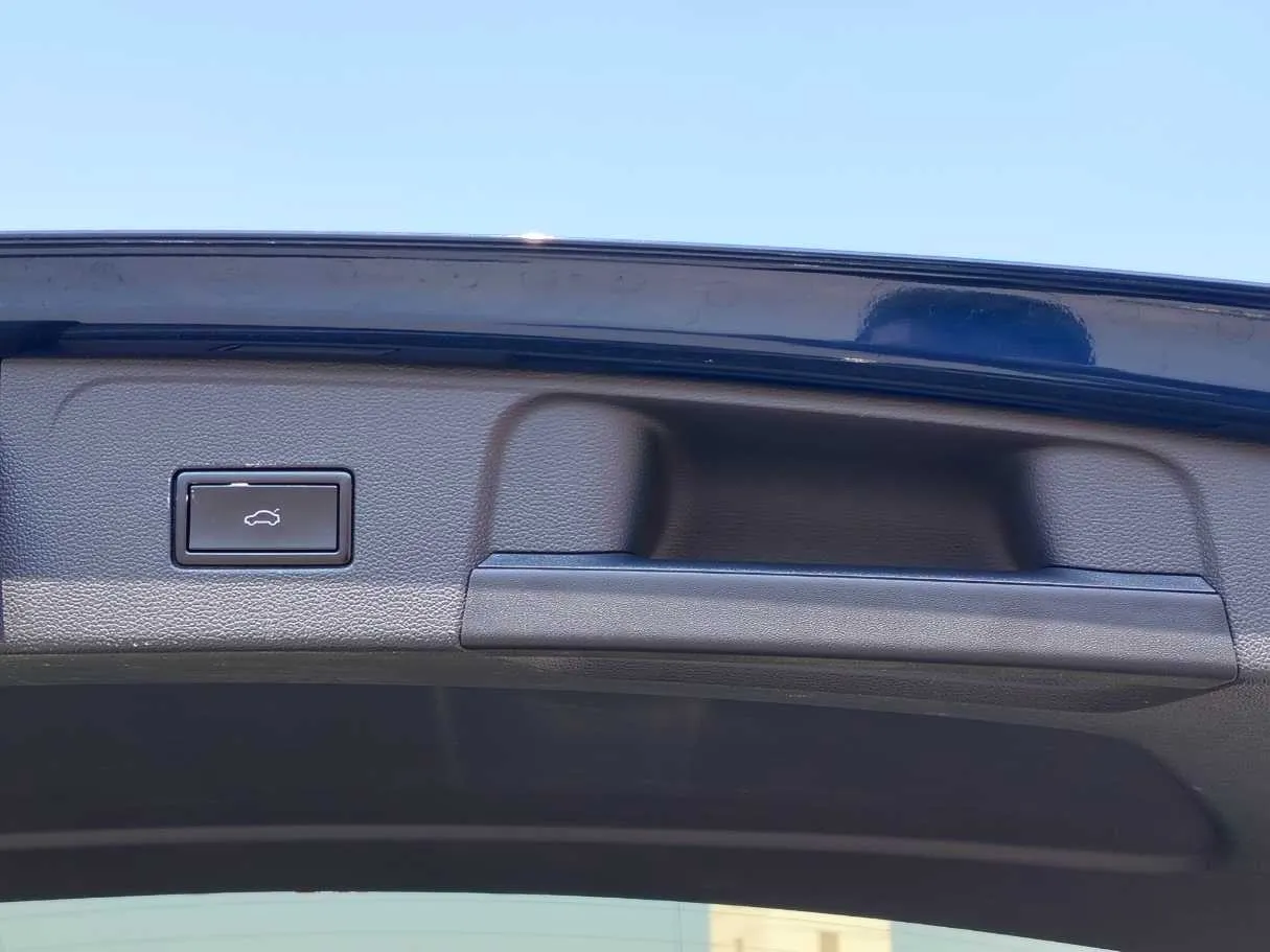 Car image 38