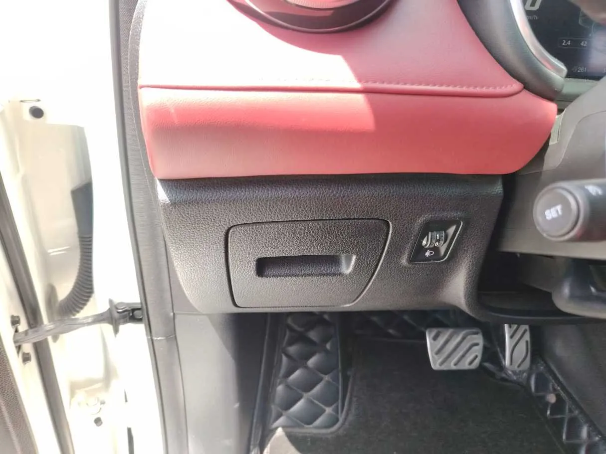 Car image 34