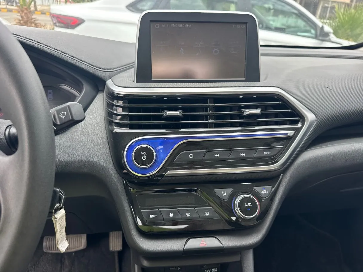 Car image 12